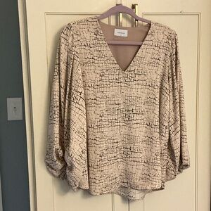 Ladies Adrienne dk gray/cream long sleeve blouse. Size medium.